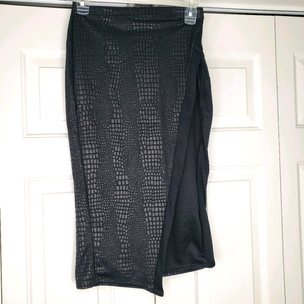 PrettyLittleThing Skirt Black Thigh High Slit Sz 6